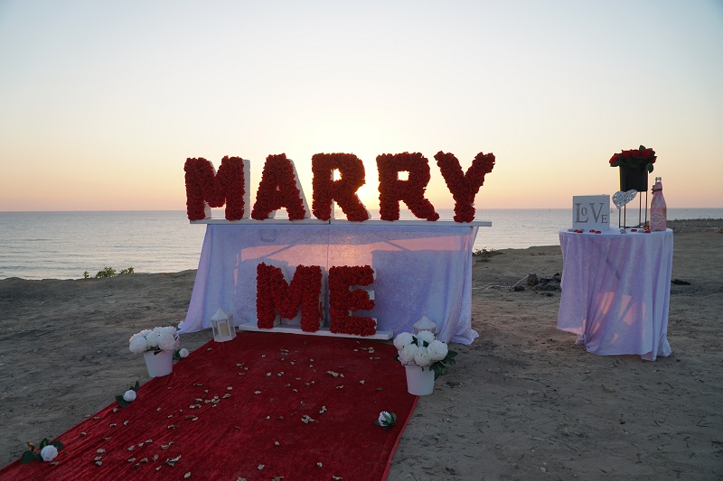 שלט פרחים להצעת נישואין 2019